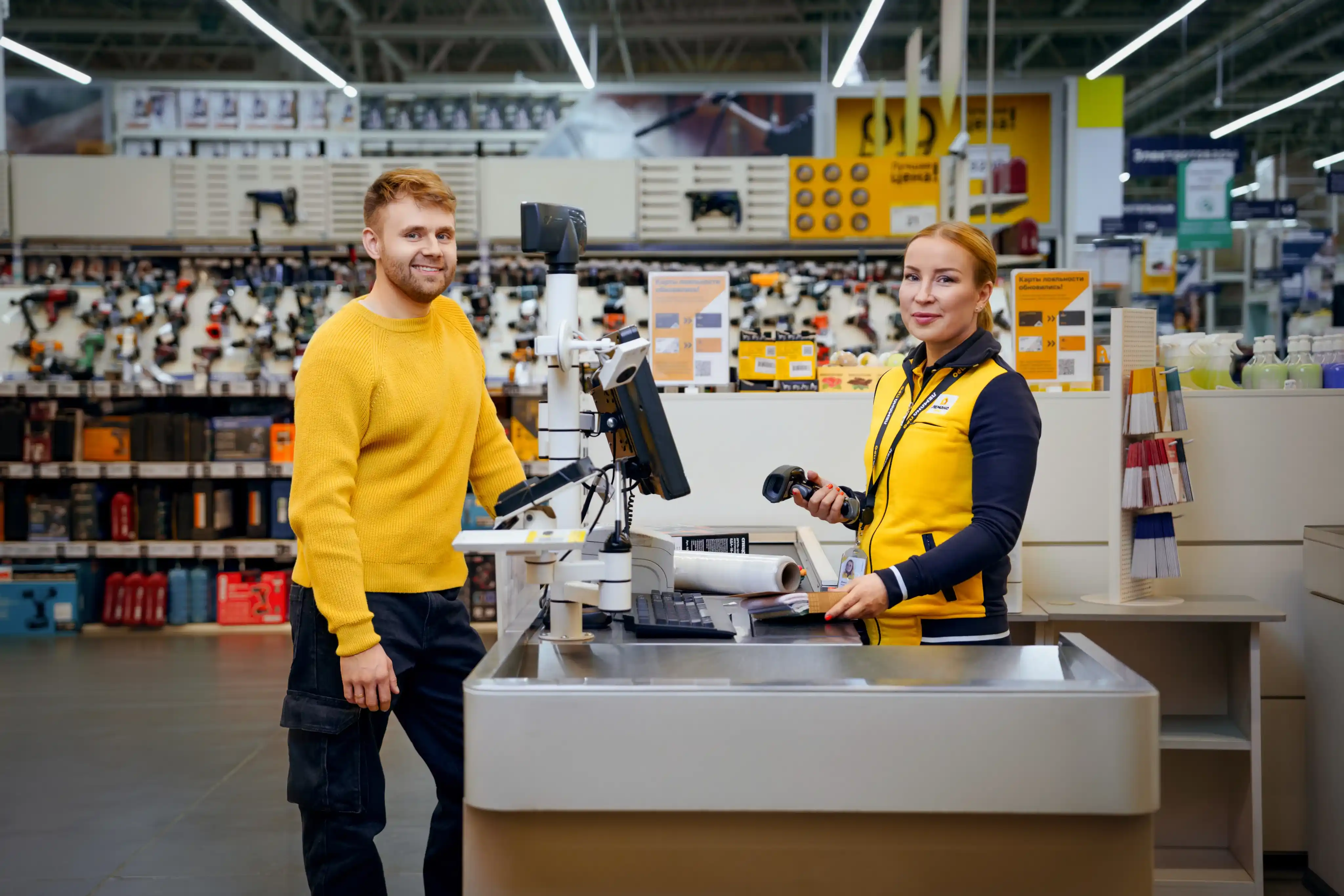 Сотрудники в магазине