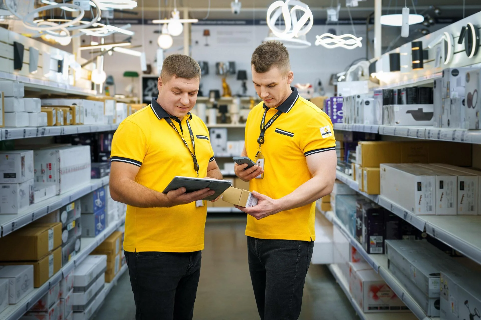 Сотрудники в магазине